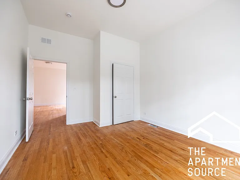 3109 N Harding Ave #2 — Photo 8