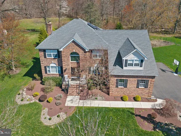 18 Annie Ln, Robbinsville, NJ 08691