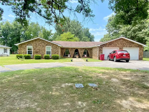 111 David Dr, Sikeston, MO 63801