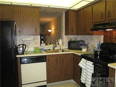 3rd image of 14773 Cumberland Dr #2010