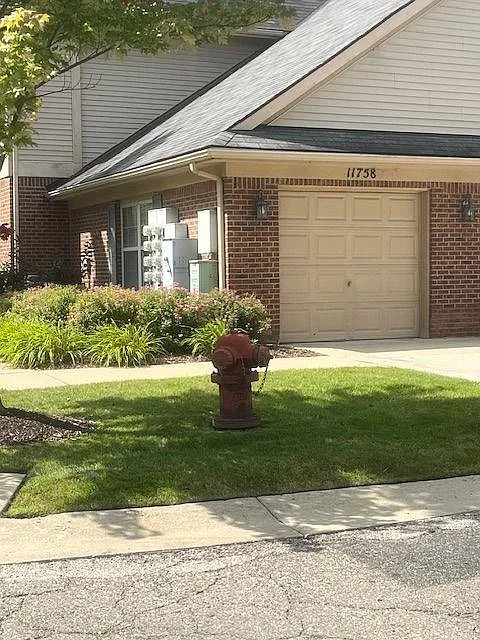 2 bed, 2.0 bath, 1442 sqft, $1,895 — Photo 2