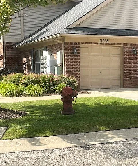 11758 Farmington Rd — Photo 2