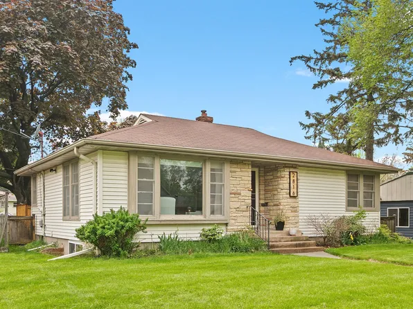 2816 Roosevelt St NE, Saint Anthony, MN 55418