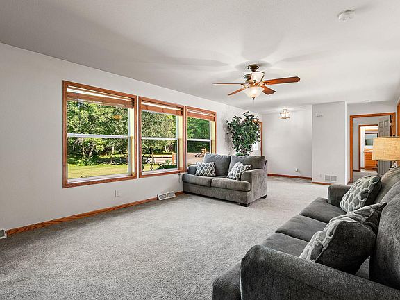 5th image of 975 41st Ave
