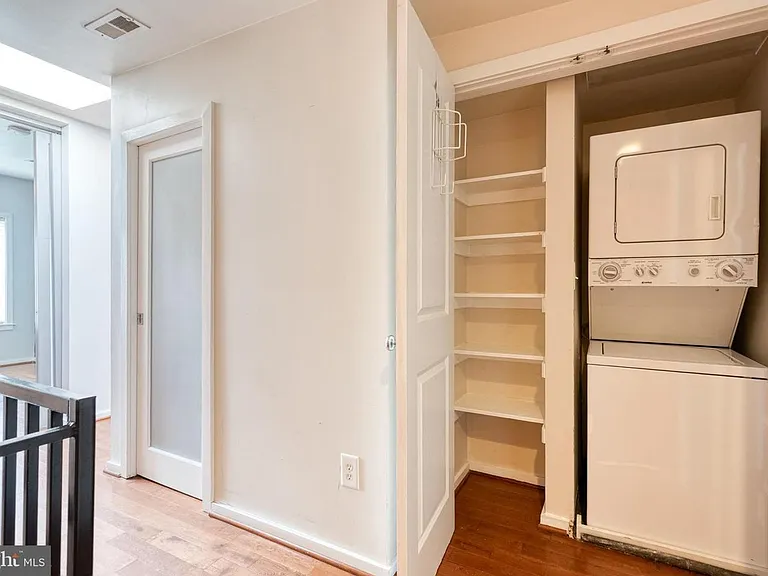 112 N Streeper St — Photo 13
