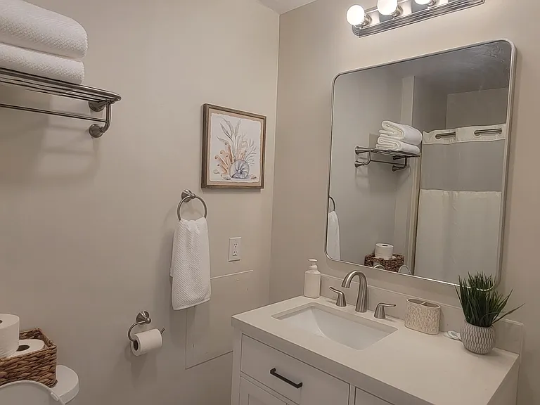 112 Betts St — Photo 23