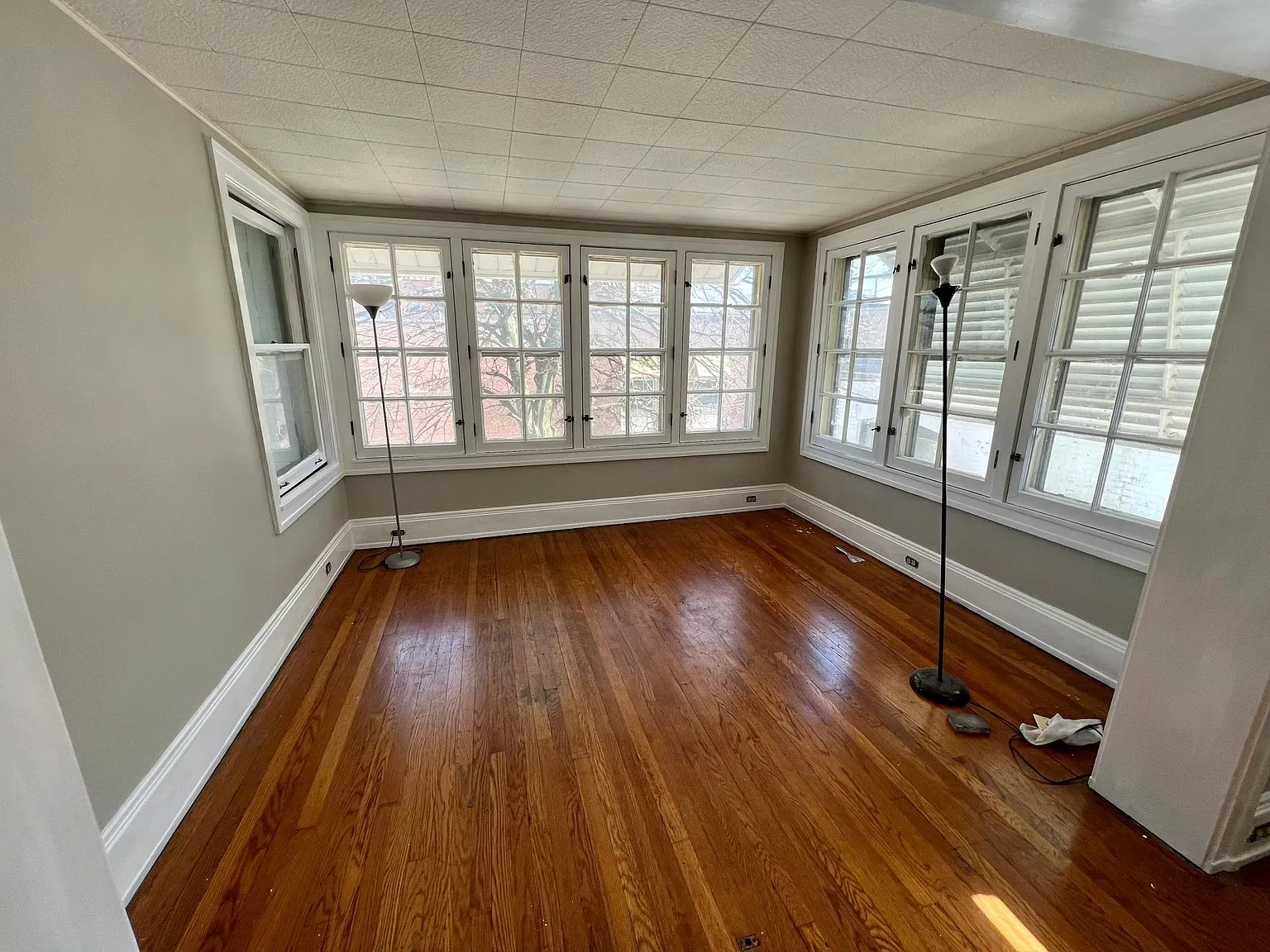 1392 Gladys Ave — Photo 4