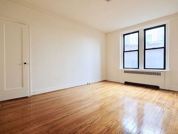 3rd image of 30 Park Ter E APT 3G