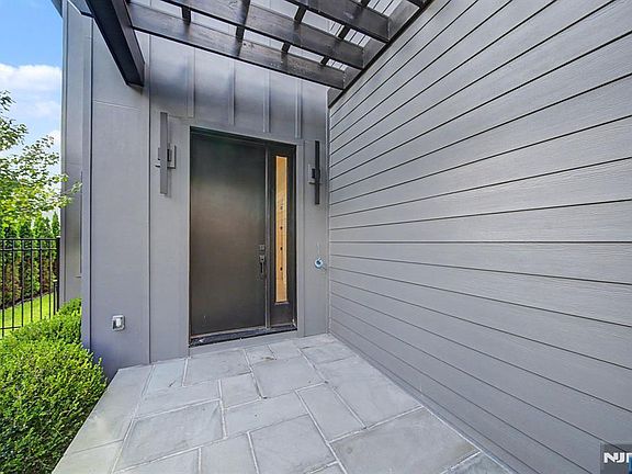 2nd image of 68 Storig Ave