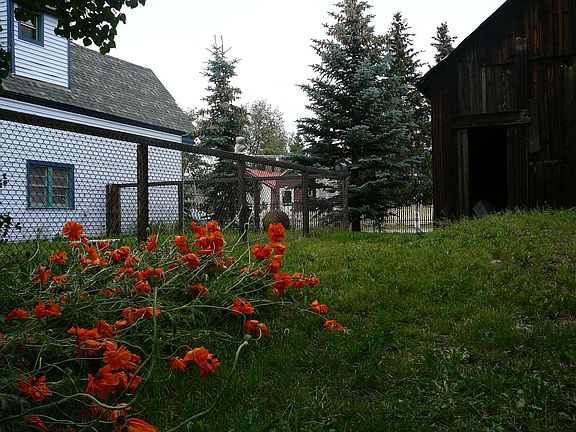 Looking back toward 4th street from parking area accessed fr