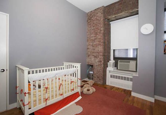 2nd Bedroom-Can fit a King Sized Bed