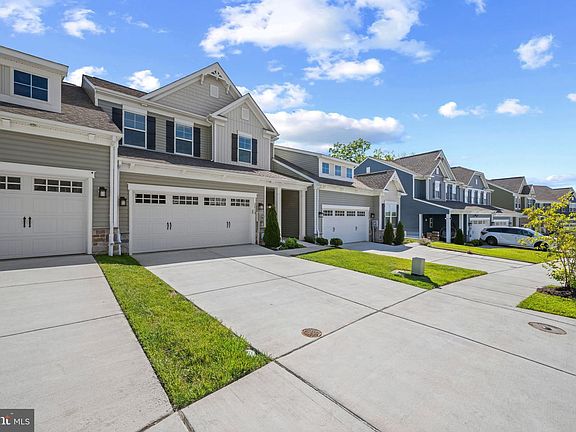 2nd image of 2812 Town View Cir