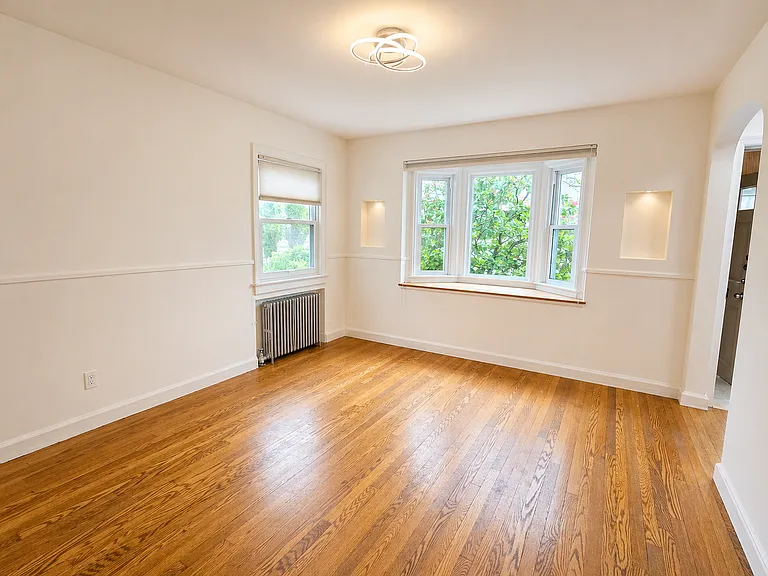 1106 Bromley Ave — Photo 10