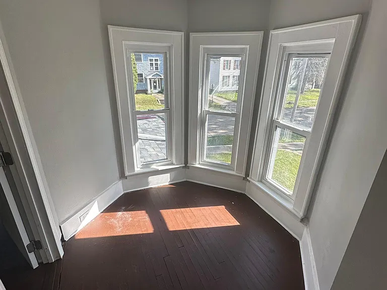 1351 Logan Ave NW — Photo 17