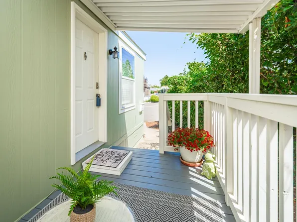 40 Shady Oaks Dr, Folsom, CA 95630