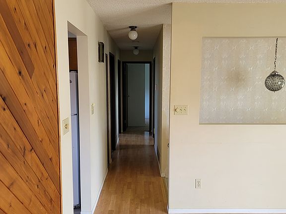 2nd image of 14953 71a Ave #1