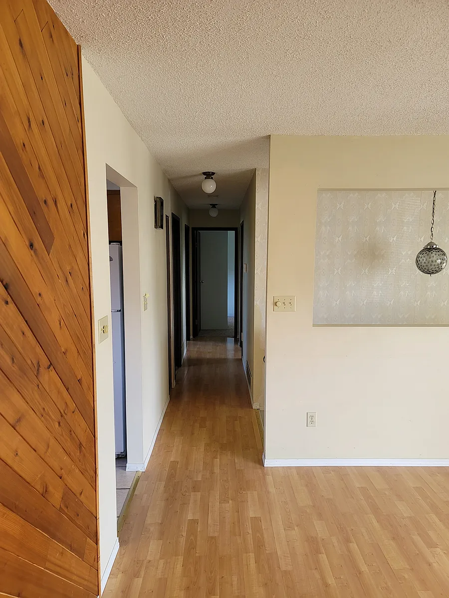 Building Photo - 14953 71a Ave #1