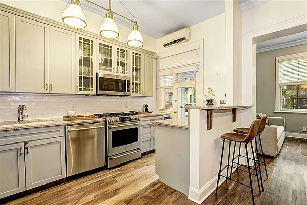 Sold by Christie's International R.E. North Jersey, Inc. | media 4