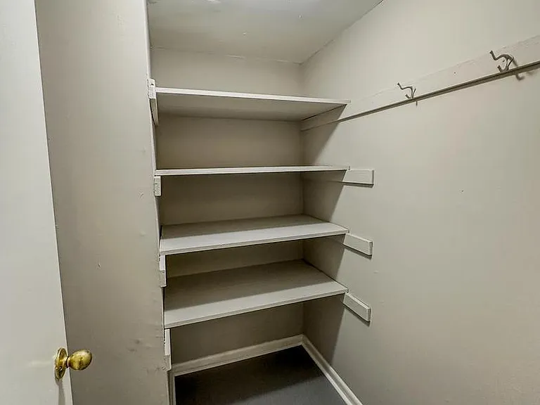 4912 Dublin Dr — Photo 2