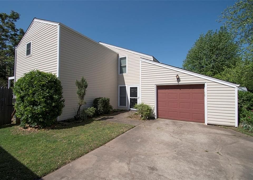 1st image of 1812 Yorktown Cir