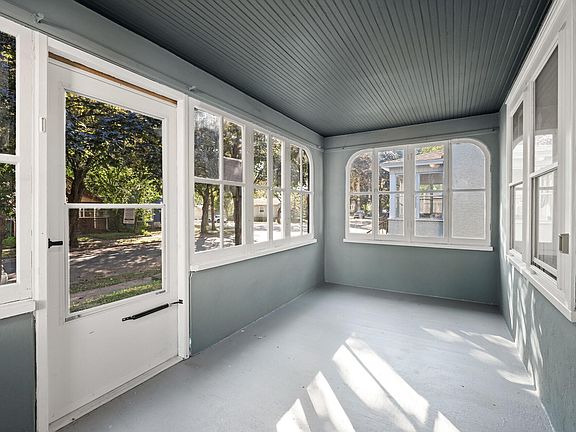 4th image of 887 Lawson Ave E