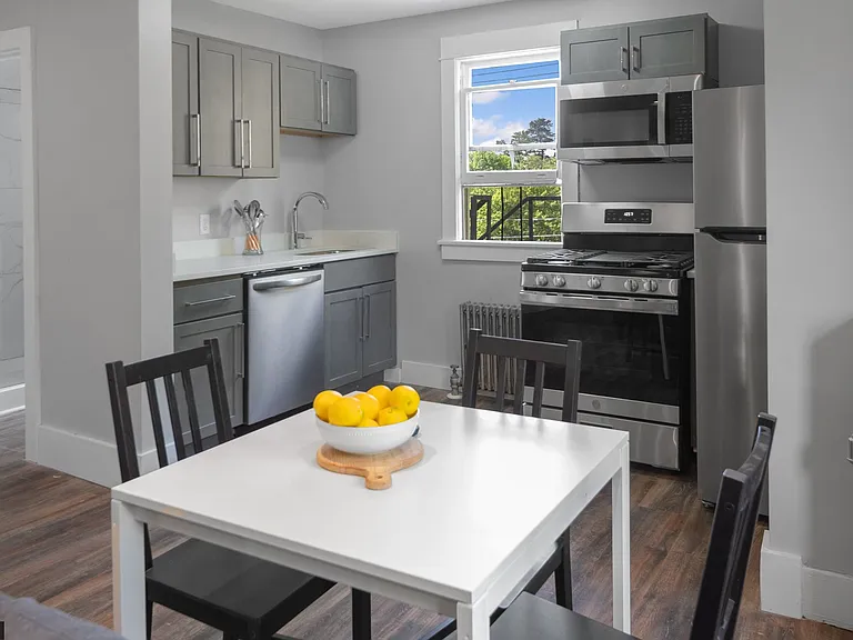 109 Williams St — Photo 46