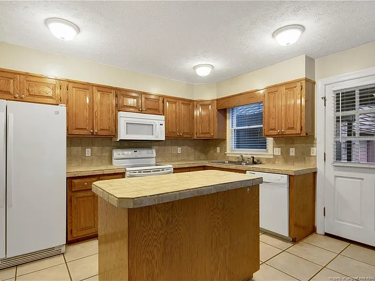 405 Bannerman Ct — Photo 18