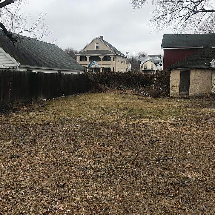 2nd image of 513 Maple St #L-31