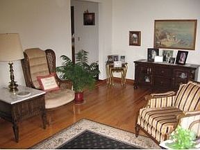 4th image of 216 Garden Ln
