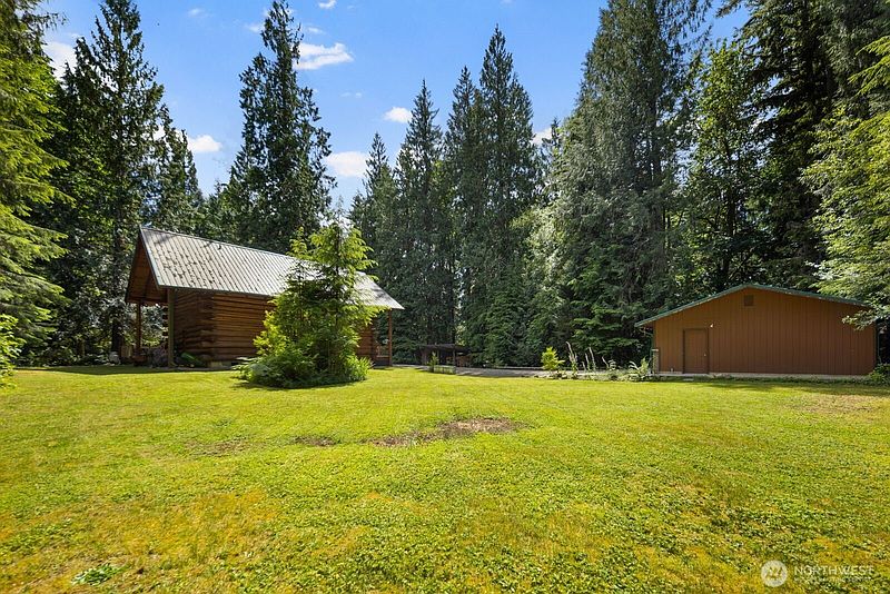 4th image of 129 N Lake Roesiger Road
