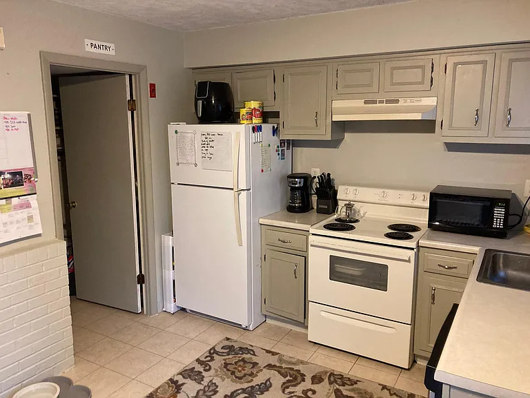 2308 Lexington Ct — Photo 4