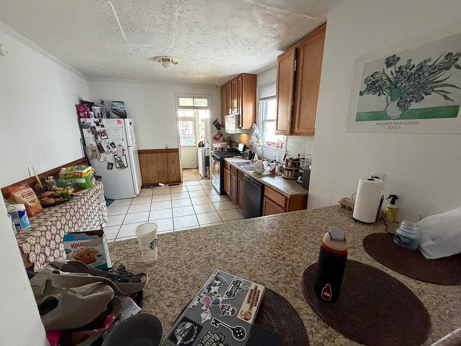 3 bed, 1400 sqft, $2,100 — Photo 3