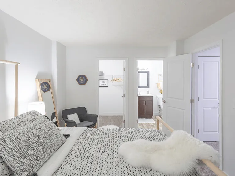 Hilltop Apartments — Photo 19