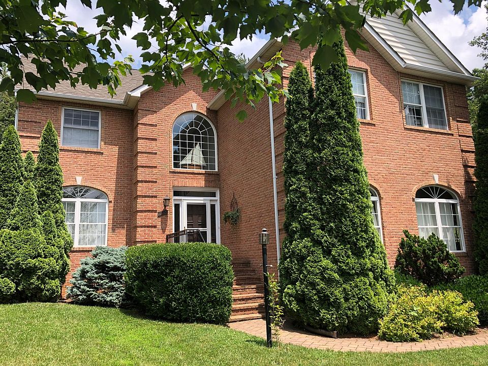 1st image of 670 Seldon Dr