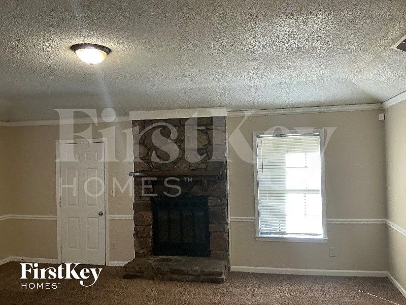 3 bed, 2.0 bath, 1270 sqft, $1,430 — Photo 2