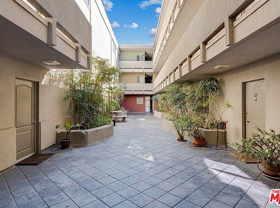 3rd image of 446 San Vicente Blvd Unit 104