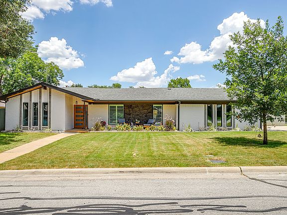 3rd image of 400 Glenn Dr