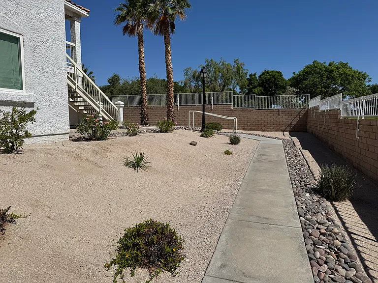 1922 Las Palmas Ln #123 — Photo 3