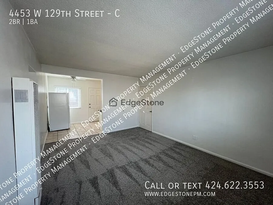 2 Bedroom / 1 Bathroom Apartment For Rent in Hawthorne — Photo 2