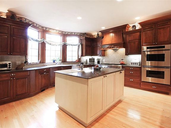 4th image of 3767 Underwood Way