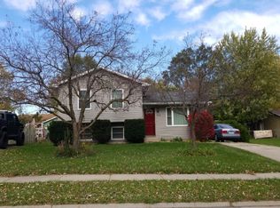 506 E Shorewood Rd, Round Lake Beach, IL 60073