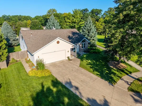 1529 Faulkner Ct, Fort Wayne, IN 46815