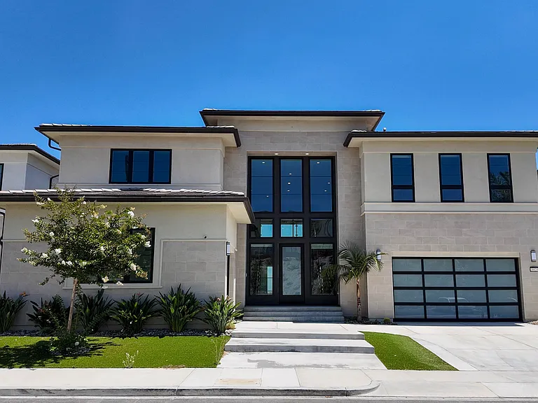 20120 W Marlow Ln — Photo 1