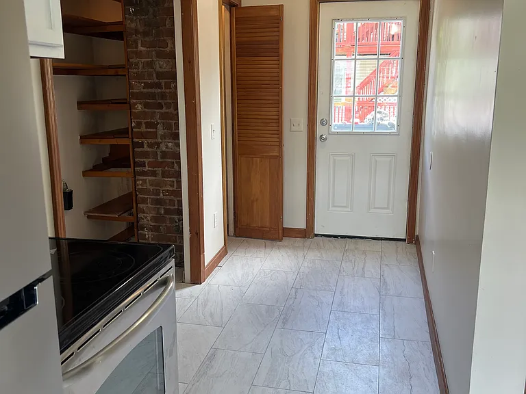 21 Clarke St #B — Photo 17