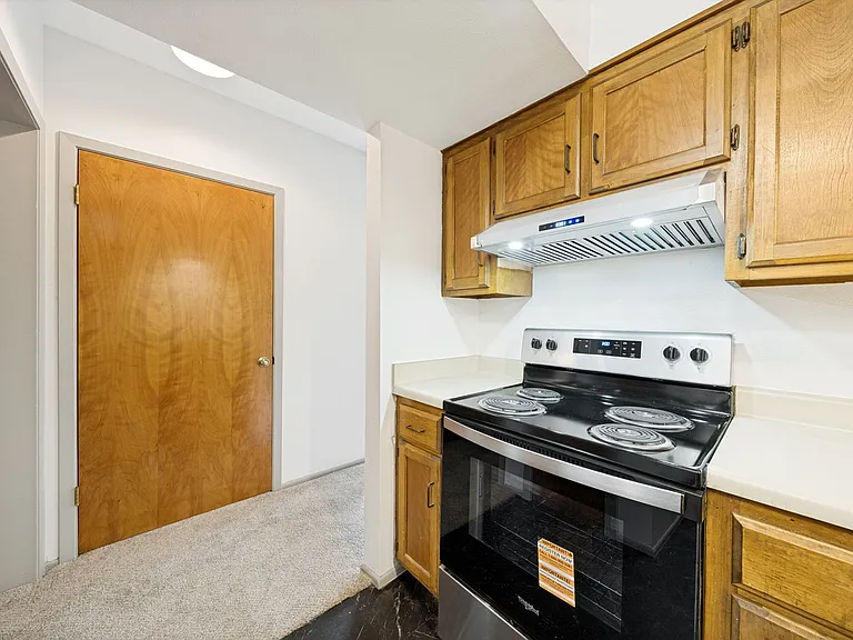 415 Albany St #F — Photo 14