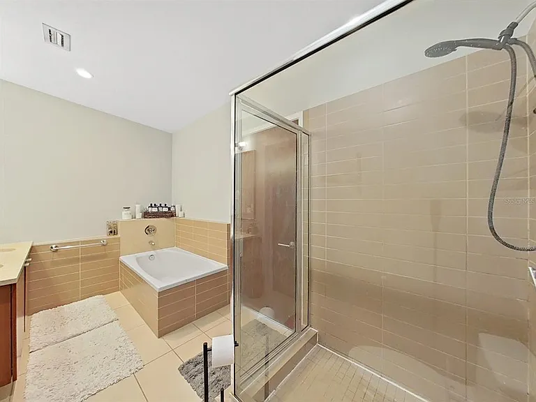 111 N 12th St #1810 — Photo 21
