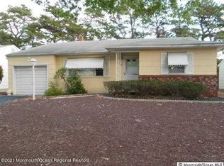 110 Castleton Dr, Toms River, NJ 08757