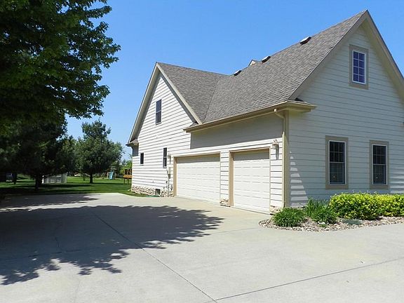 3rd image of 8998 NW Beaver Dr