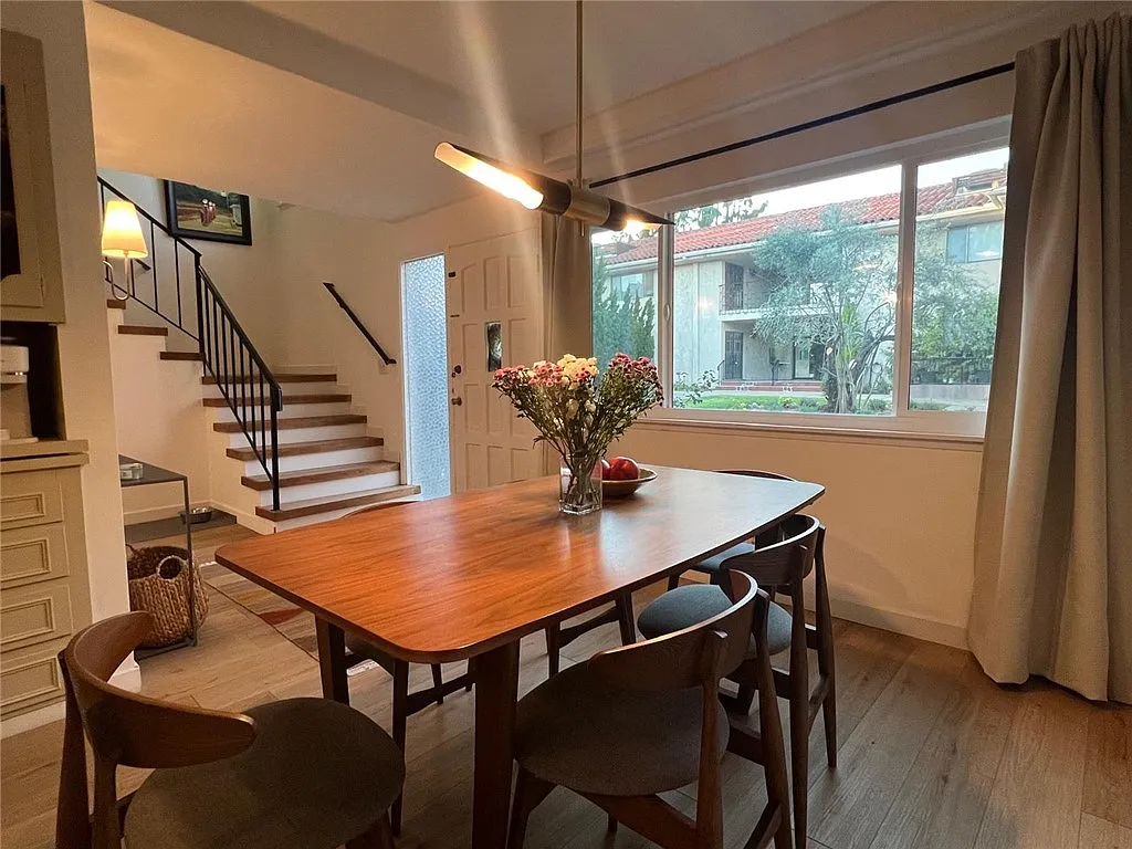 2 bed, 2.5 bath, 1727 sqft, $4,100 — Photo 2