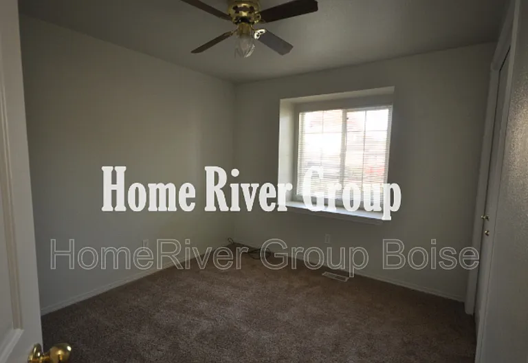 1899 E Chimere Dr — Photo 5